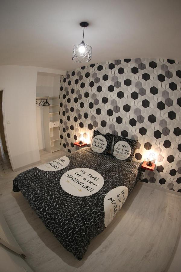 Sympathique Logement En Centre Ville ヴェルダン・シュル・ムーズ エクステリア 写真