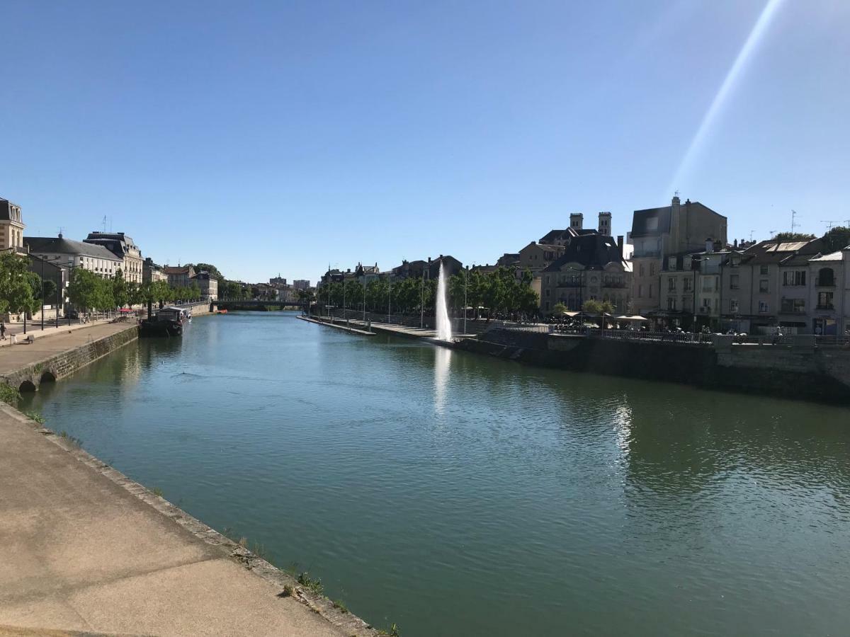 Sympathique Logement En Centre Ville ヴェルダン・シュル・ムーズ エクステリア 写真